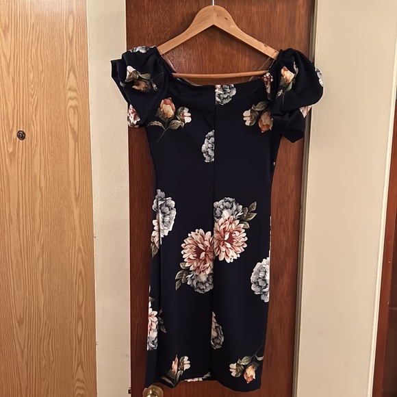 Small mid-length navy floral dress with rouched short sleeves, never worn. - Picture 2 of 2